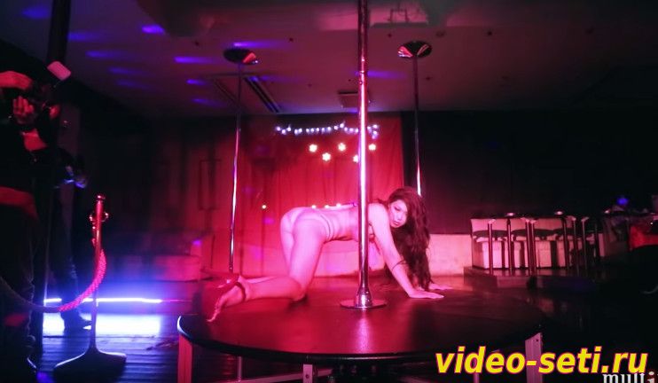 Завораживающий pole dance от очаровашки